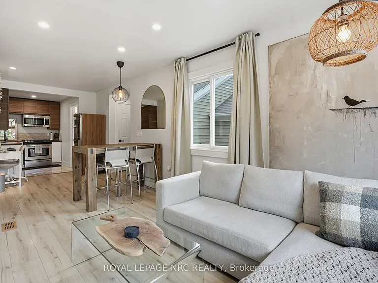 17 Considine Ave — Photo 6
