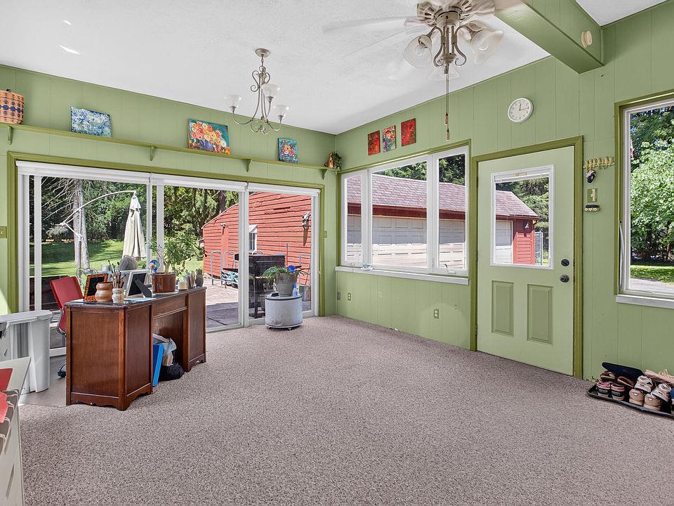 24th image of 1320 Warren Ave