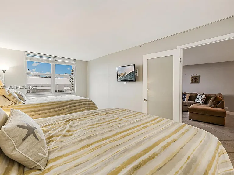 6039 Collins Ave #936 — Photo 16