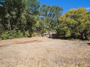 3981 S Peardale Dr, Lafayette, CA 94549