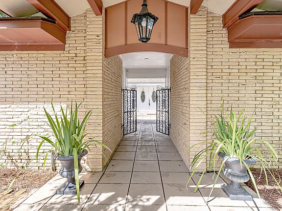 2nd image of 1118 Del Norte Cir