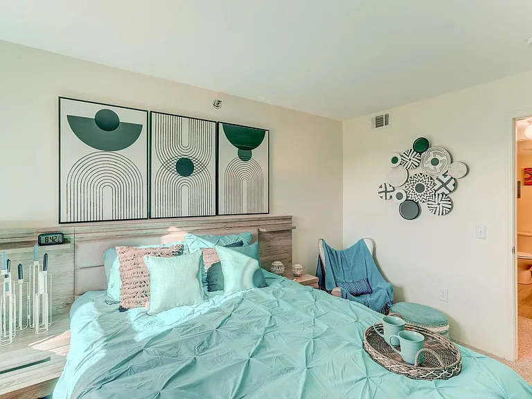Americana Lakewood Apartments — Photo 52
