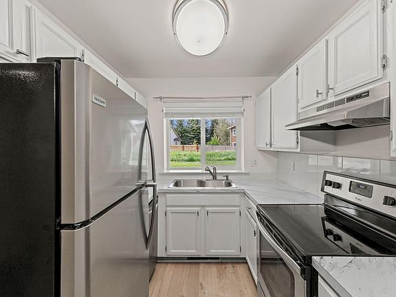 3rd image of 741 Willow Dr #B4