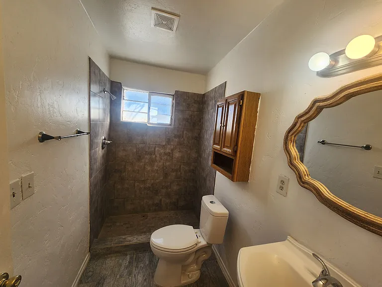 349 W 35th St — Photo 8