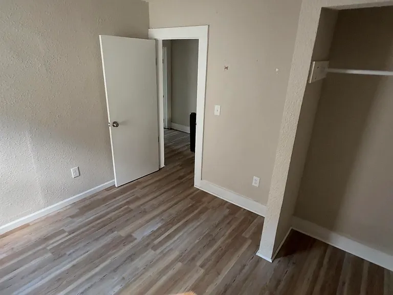 1014 Snyder Ave — Photo 8