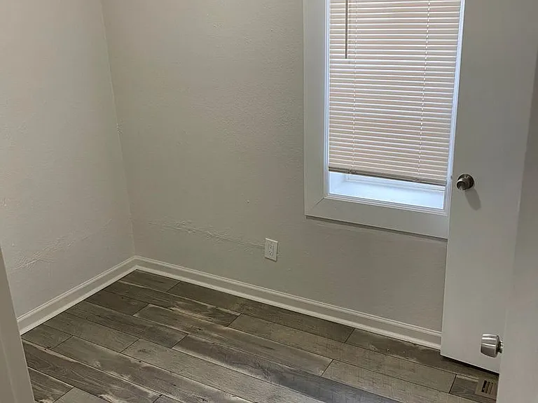 4725 N Race St — Photo 8