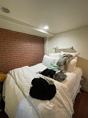 Rented by Nooklyn NYC LLC | media 18