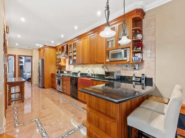 2053 East 24th Street image 2 of 16