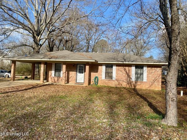 111 Lewis St, Walnut Grove, MS 39189
