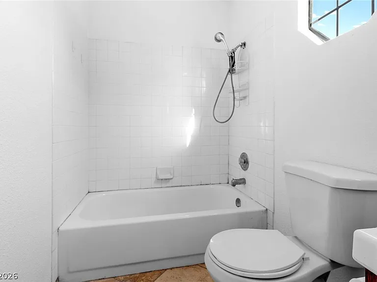 2809 Swallow Point Cir — Photo 32