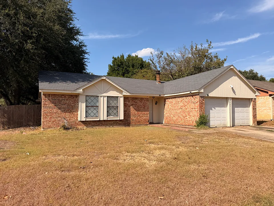 2401 Redbrook Ct