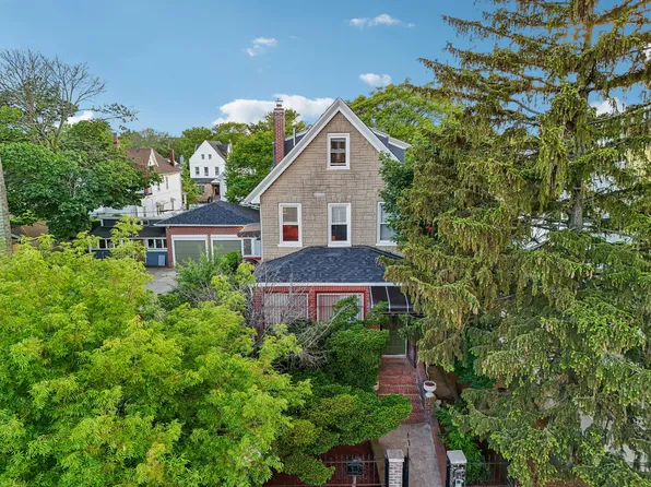 620 East 40th Street image 2 of 20