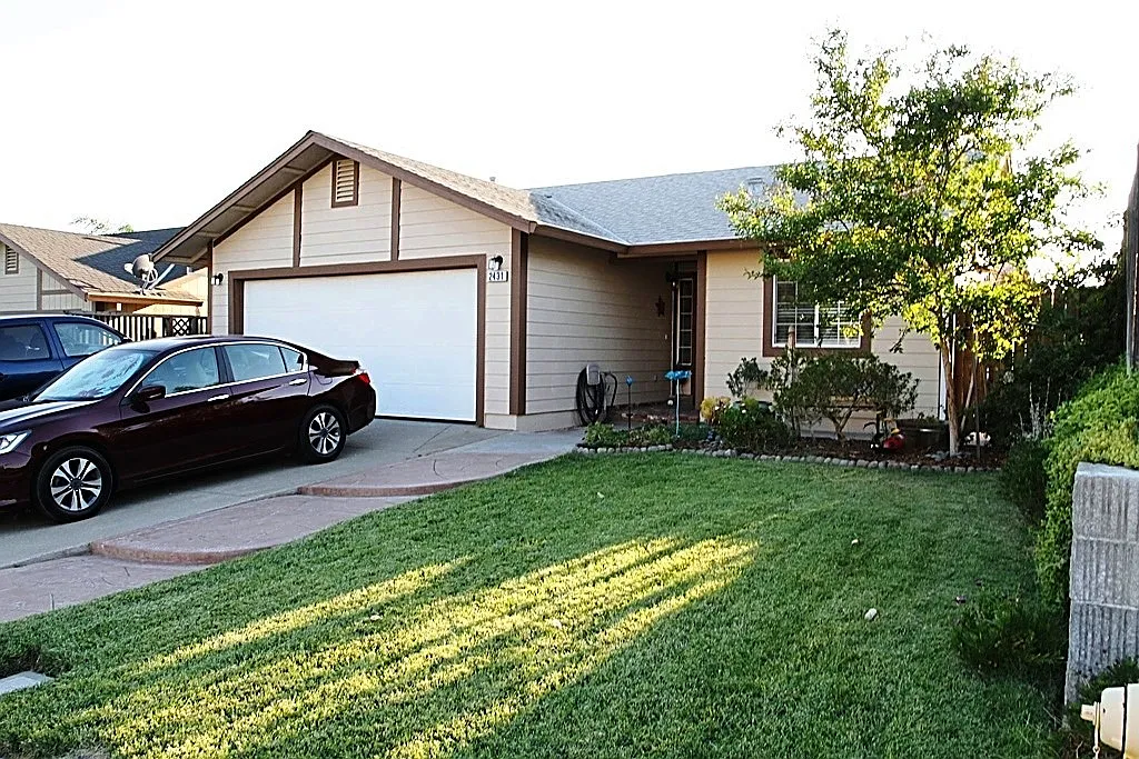 2431 Cerritos Rd photo 1