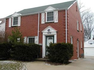 5230 N Kent Ave, Whitefish Bay, WI 53217
