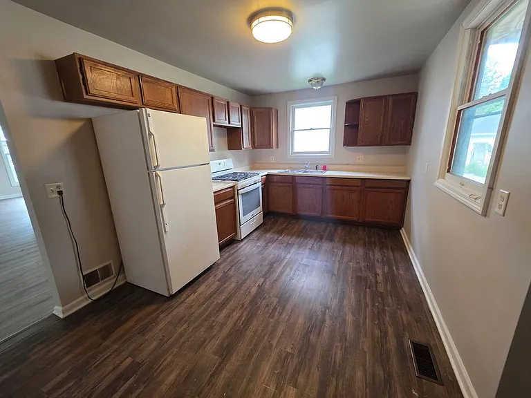 270 E Washington St #1 — Photo 1