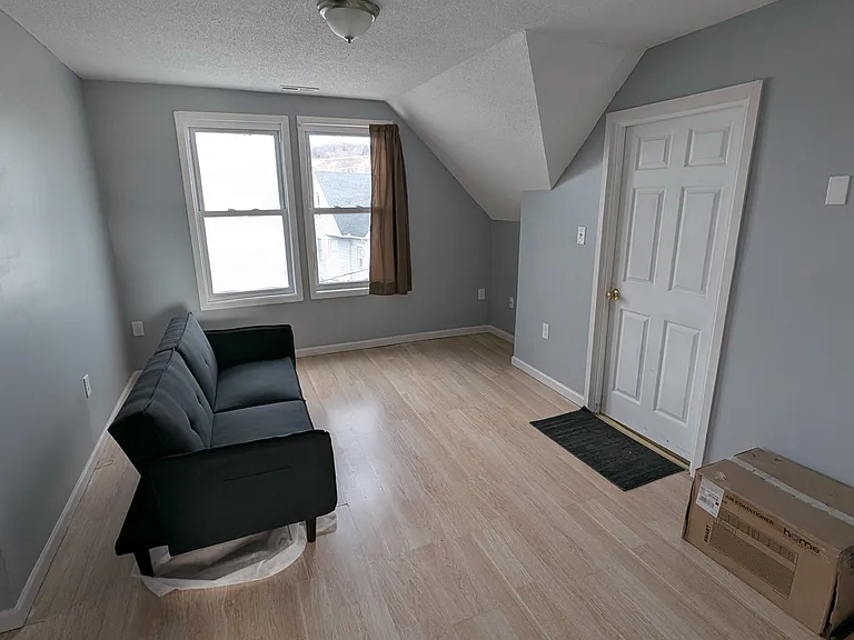 152 E Farm St #3 — Photo 3
