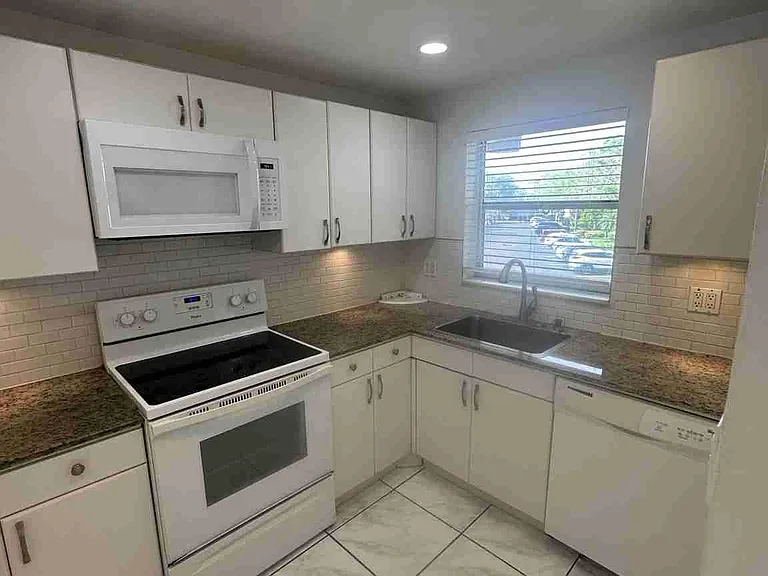 1785 N Andrews Sq #202E — Photo 4