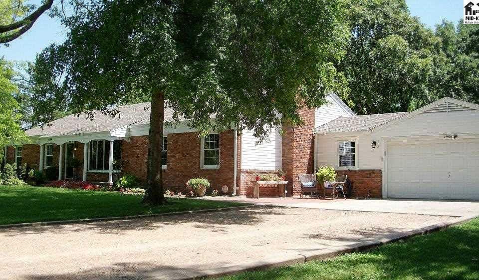 1st image of 2906 N Meadowlake Dr