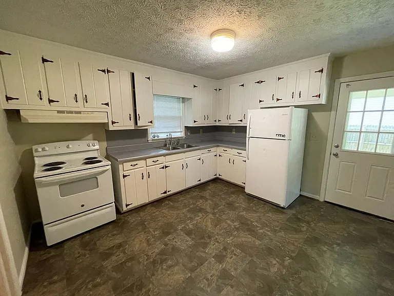 318 Garden Ave SE — Photo 8