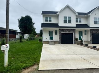 2016 Cherry St, Hurricane, WV 25526