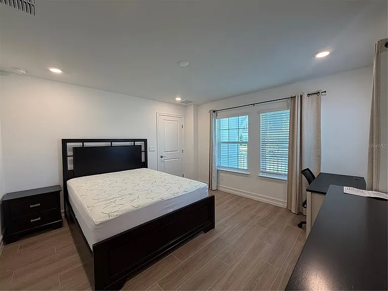 1523 W Chestnut St — Photo 13