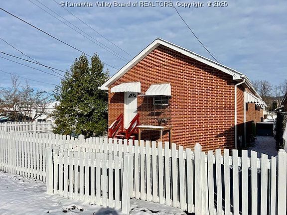 3rd image of 2301 Lincoln Ave