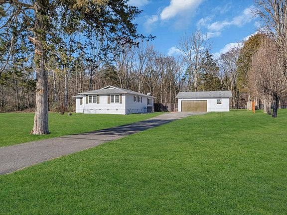 4th image of 104 Foxland Dr