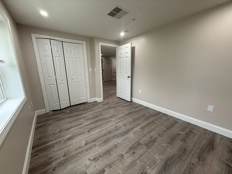 Pondsview Apartments — Photo 129