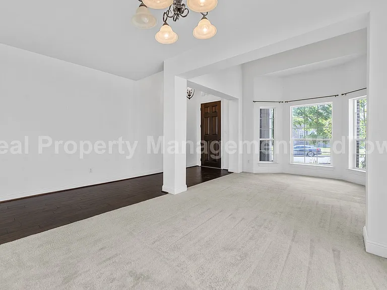 4106 Horseshoe Ln — Photo 3
