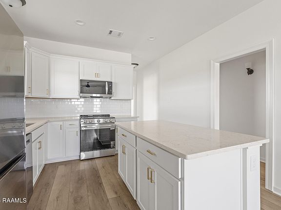 5th image of 404 Willowbend Way