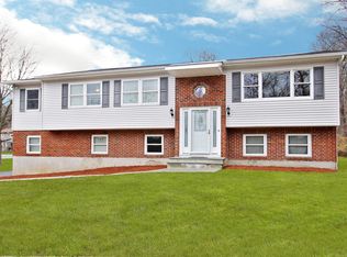 2831 Fox Hall St, Mohegan Lake, NY 10547