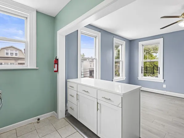 209 Danforth Avenue image 13 of 15