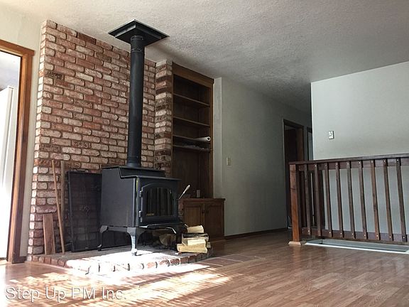 3rd image of 21466 Crestview Dr