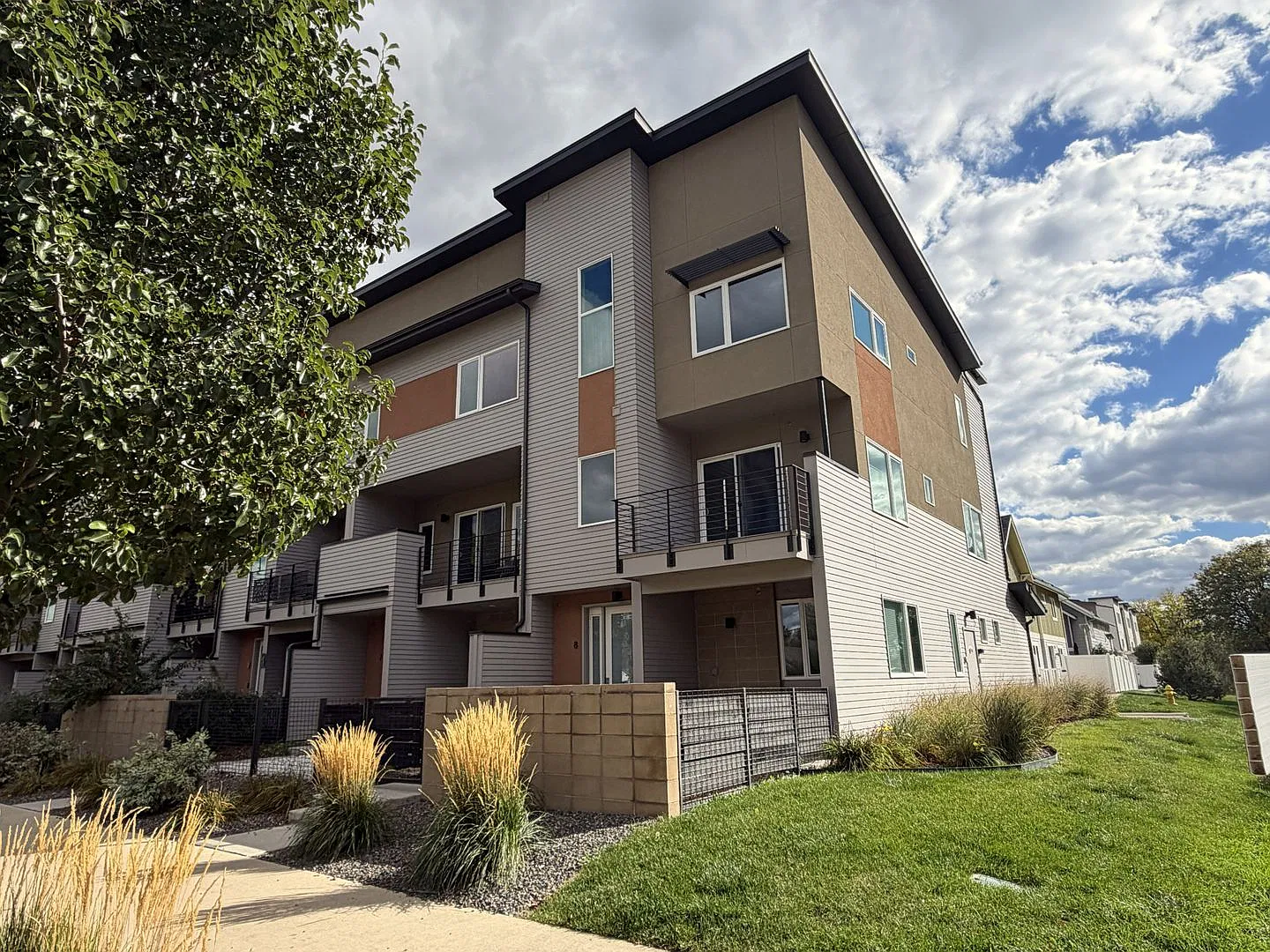 Spacious 3-Bedroom Townhome with Modern Finishes & Private Deck — Photo 1