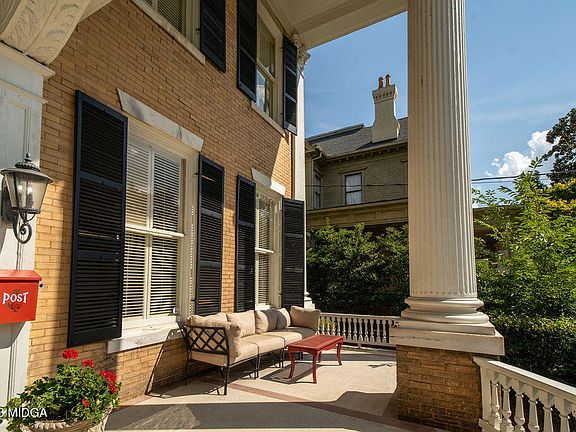 5th image of 340 College St