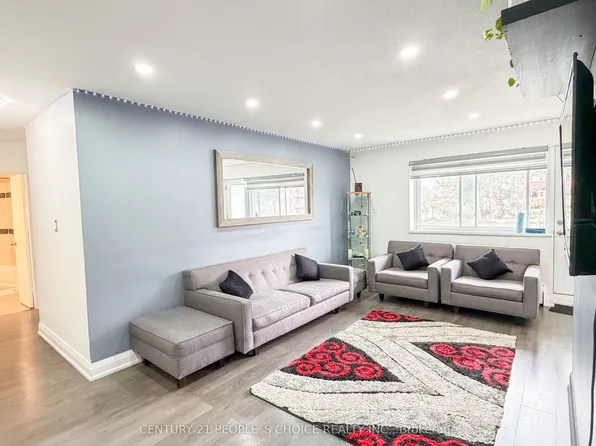 2485 Woking Cres #201, Mississauga, ON L5K 1Z6