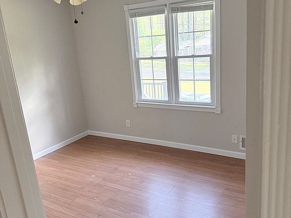 5th image of 1370 Oakmont Dr