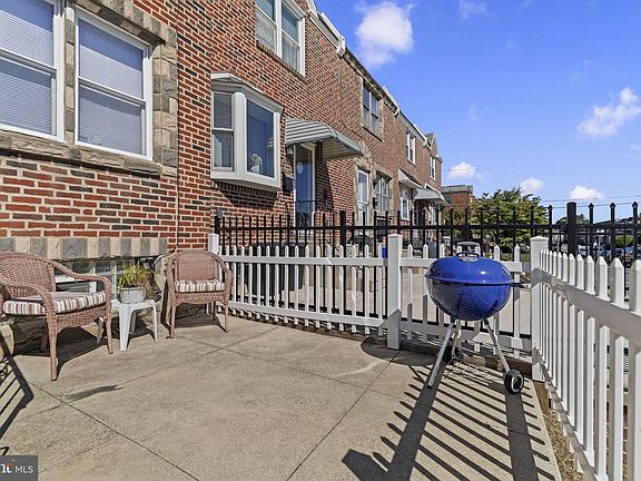 5th image of 8046 Terry St