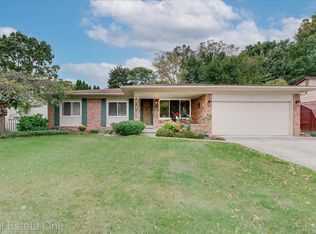 5669 Bingham Dr, Troy, MI 48085