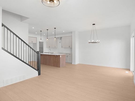 4th image of 956 17th Ave NW