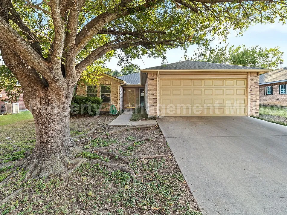 1004 Mazourka Dr