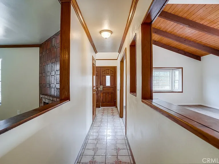 1307 Mackay Ln — Photo 10