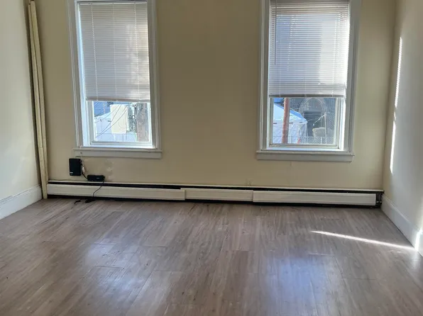 527 Willow Avenue image 6 of 9