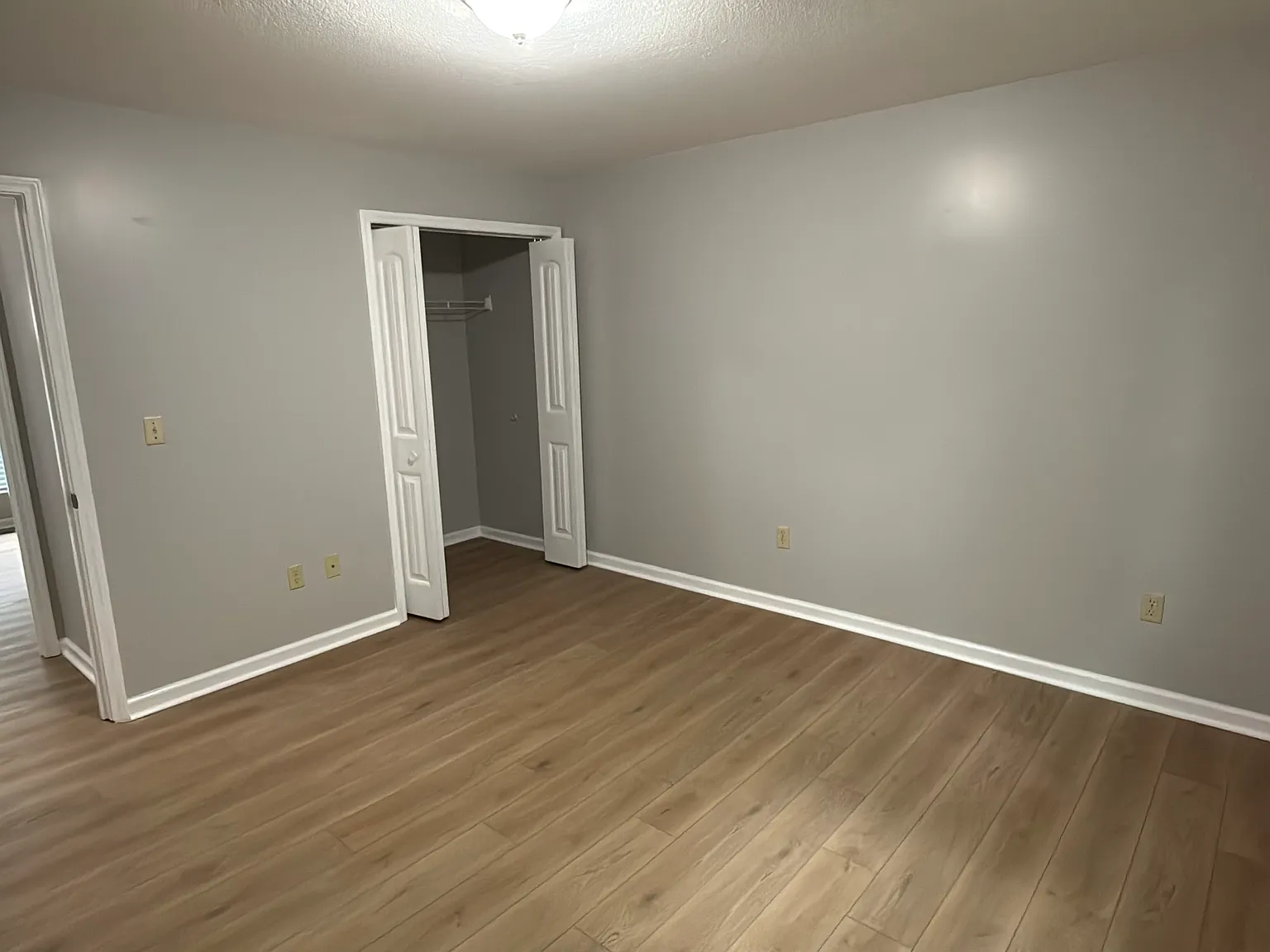 800 Lullwater Rd. — Photo 2