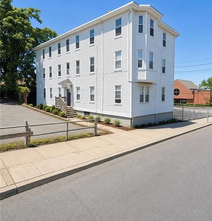 51 Brayton Ave #4