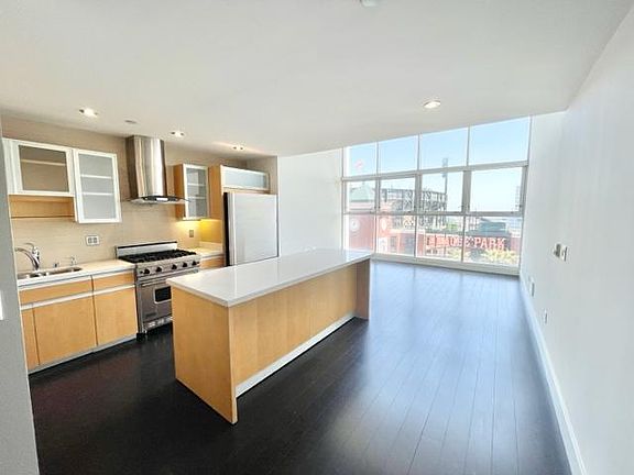 4th image of 188 King St Penthouse 1