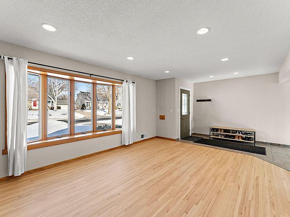 3rd image of 714 50th Ave NE