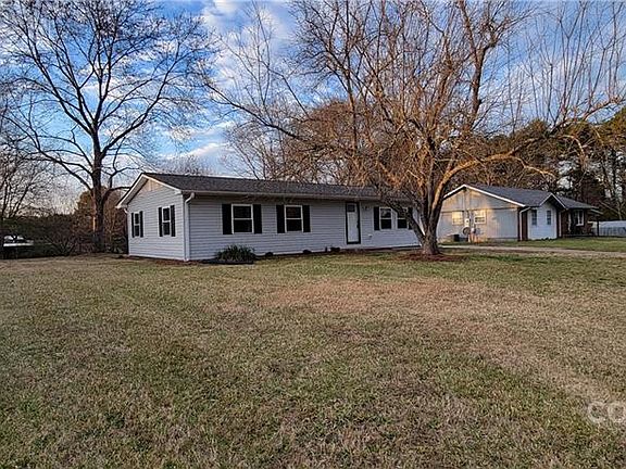 2nd image of 4393 Chantilly Dr