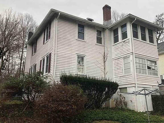 5th image of 35 Elting Ave