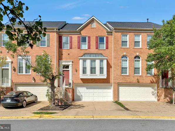 8532 Harvest Oak Dr, Vienna, VA 22182